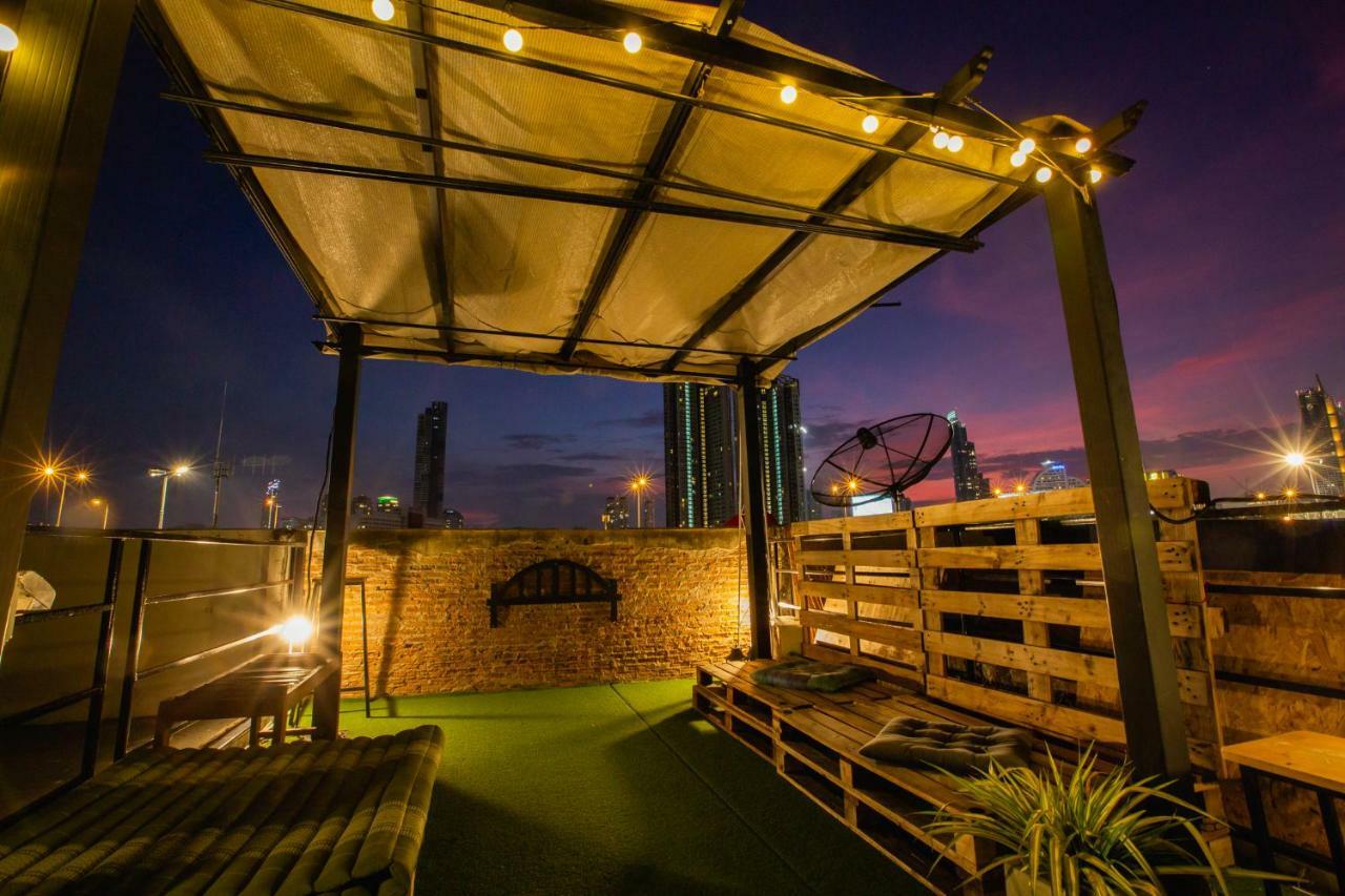 The Bridge Hostel Bangkok Exterior photo