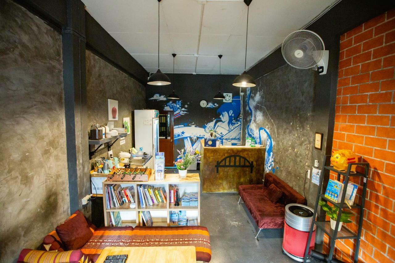 The Bridge Hostel Bangkok Exterior photo