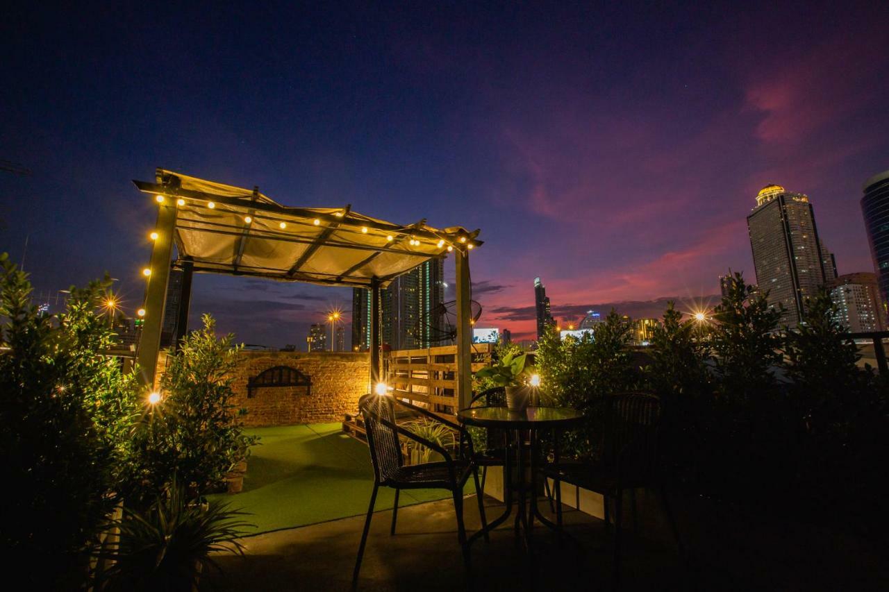 The Bridge Hostel Bangkok Exterior photo