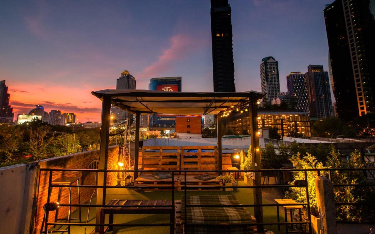 The Bridge Hostel Bangkok Exterior photo