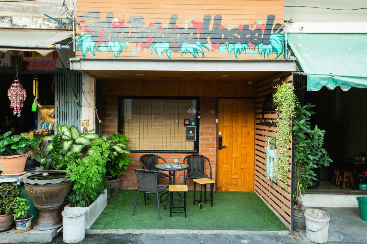 The Bridge Hostel Bangkok Exterior photo