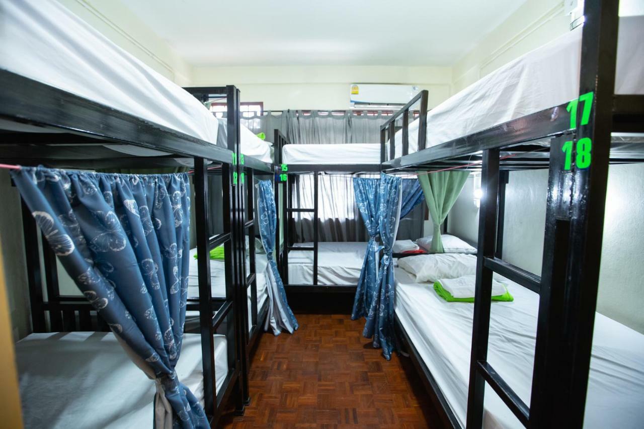 The Bridge Hostel Bangkok Exterior photo