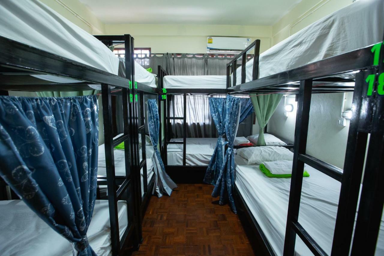 The Bridge Hostel Bangkok Exterior photo
