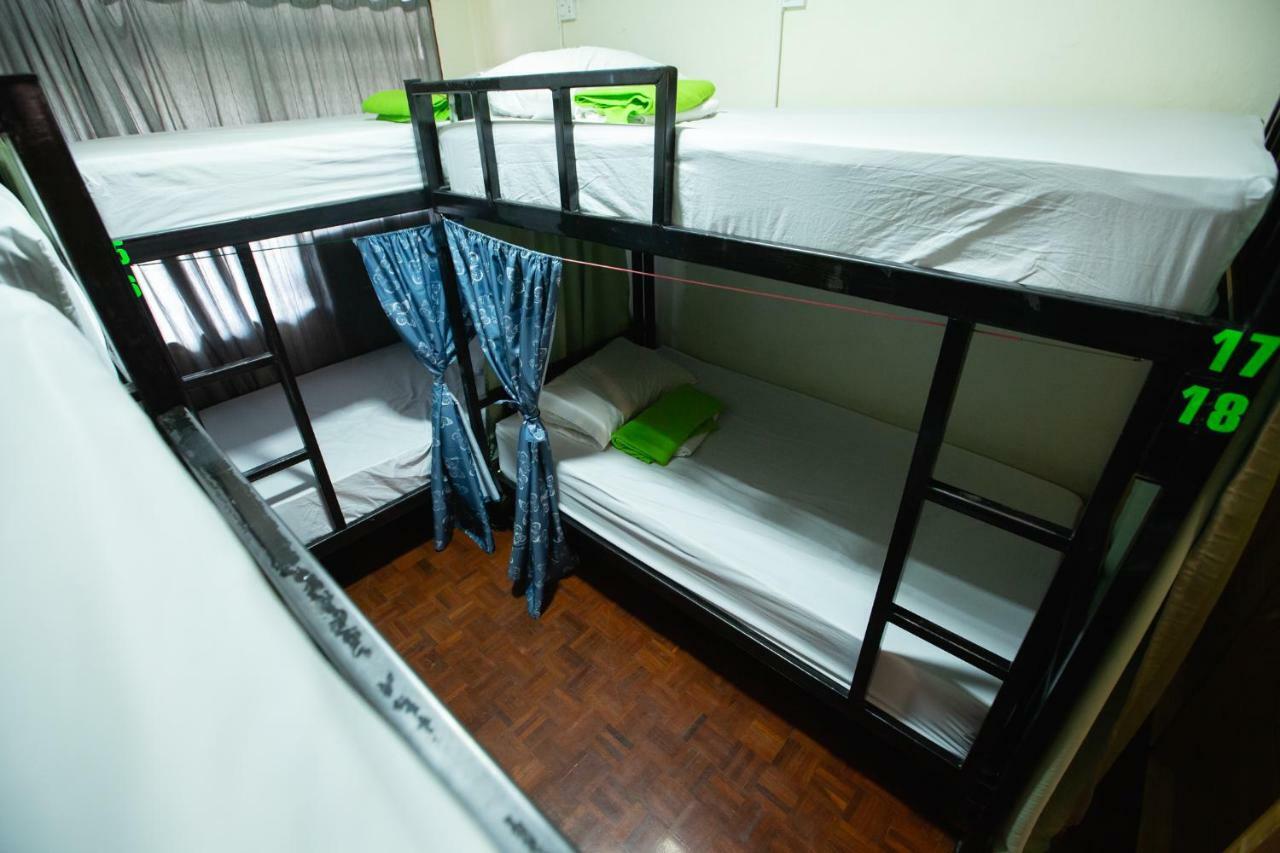 The Bridge Hostel Bangkok Exterior photo