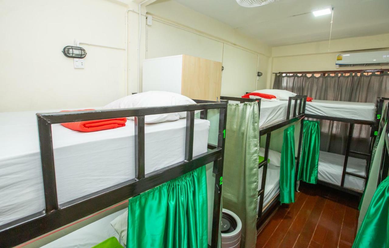 The Bridge Hostel Bangkok Exterior photo