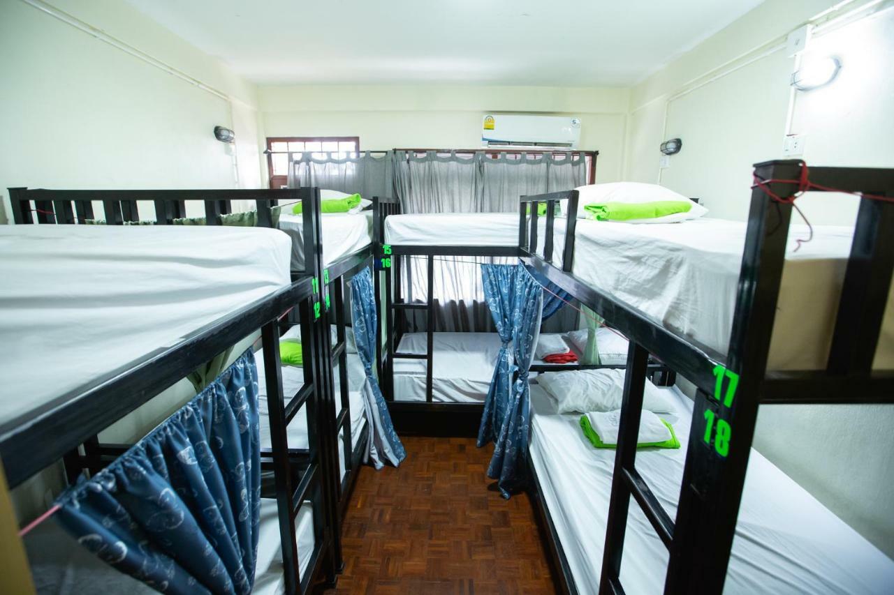 The Bridge Hostel Bangkok Exterior photo