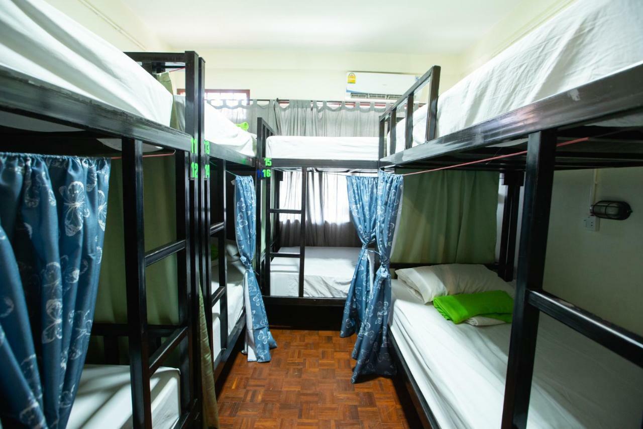 The Bridge Hostel Bangkok Exterior photo