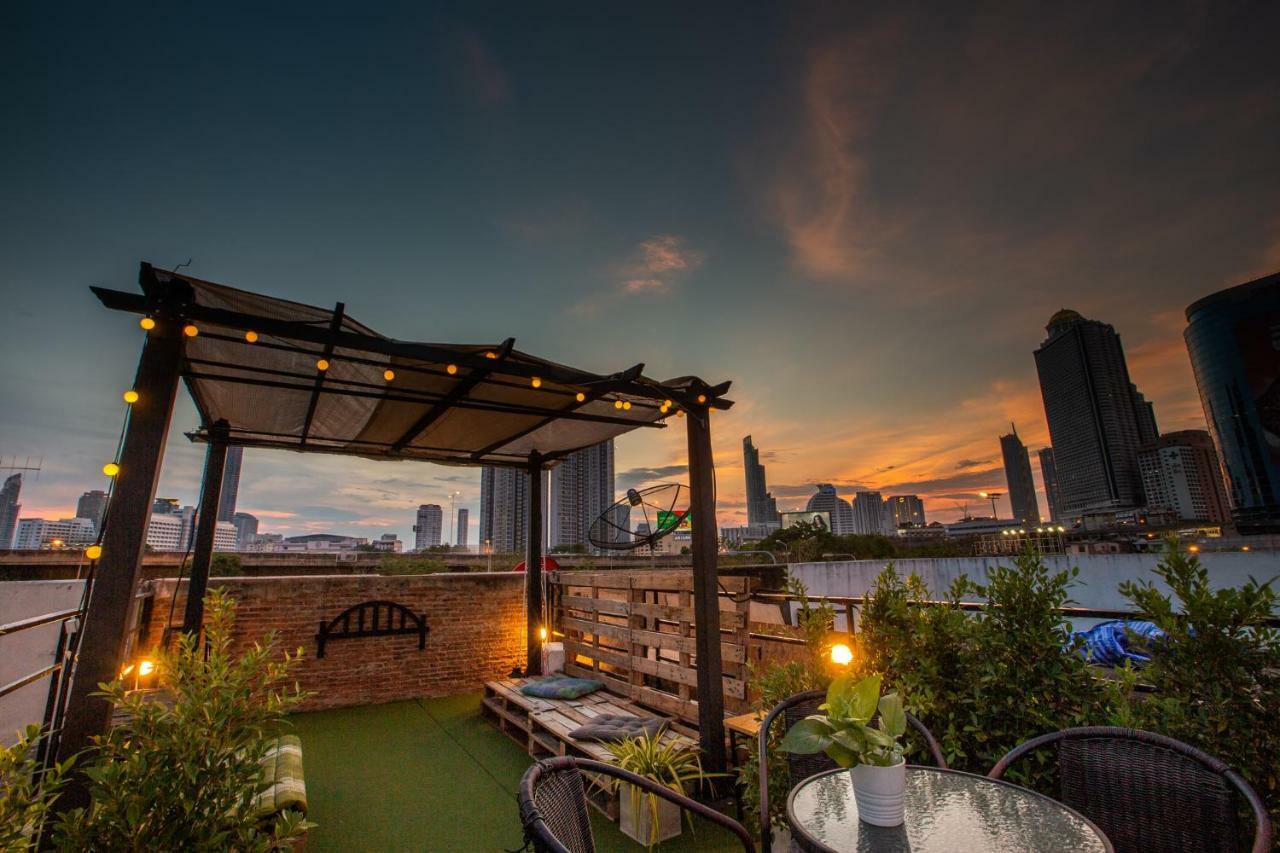 The Bridge Hostel Bangkok Exterior photo