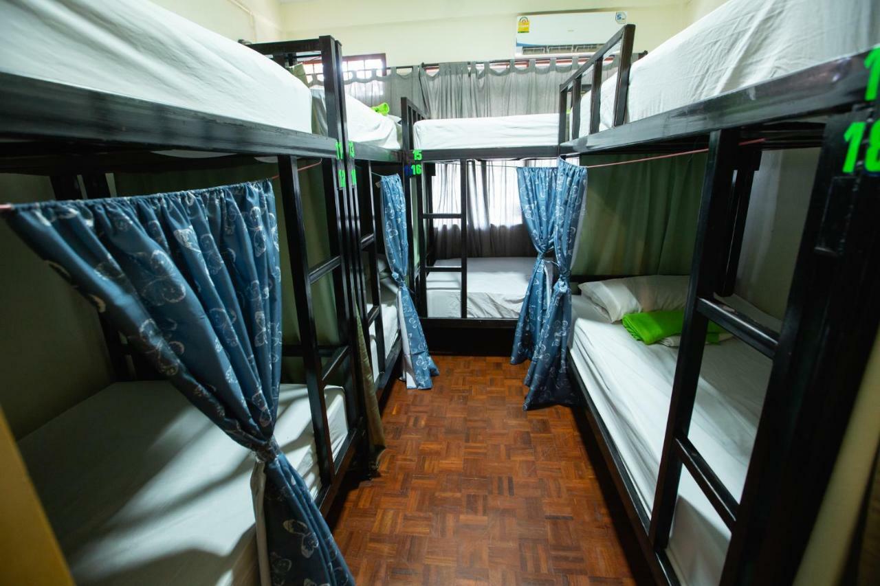 The Bridge Hostel Bangkok Exterior photo
