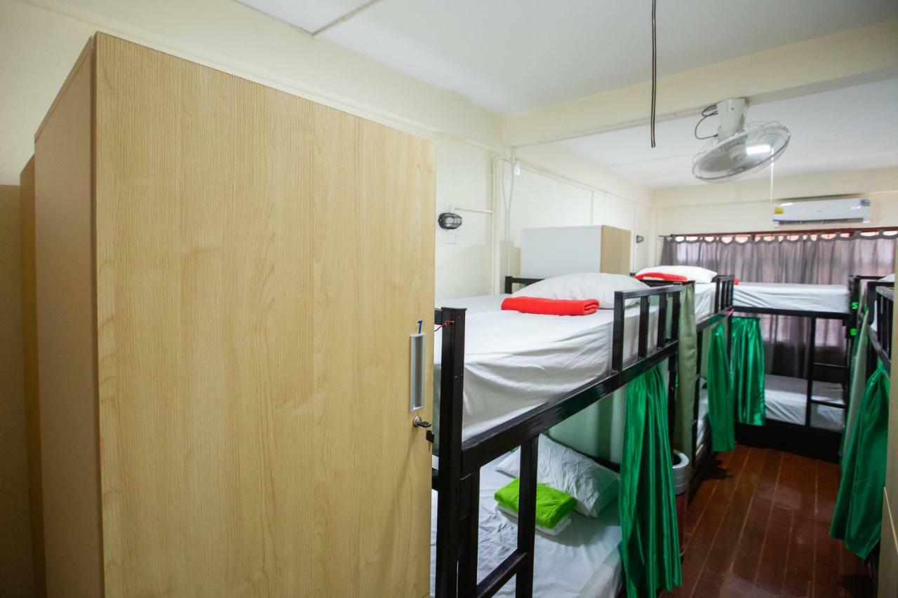 The Bridge Hostel Bangkok Exterior photo