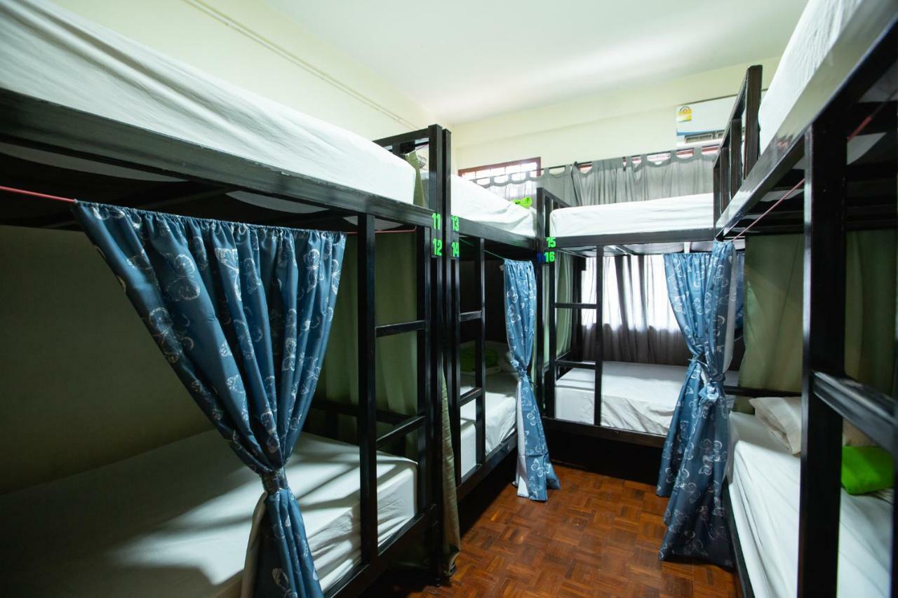 The Bridge Hostel Bangkok Exterior photo